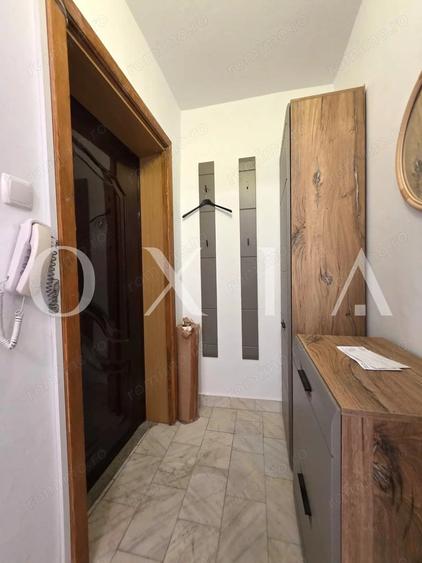 Apartament cu 3 camere semidecomandat în Girocului