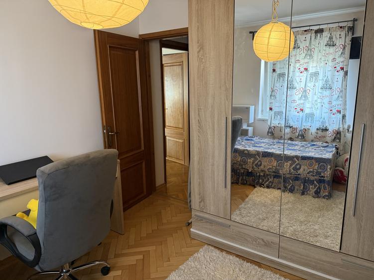 Apartament cu 3 camere decomandat, mobilat în Decebal