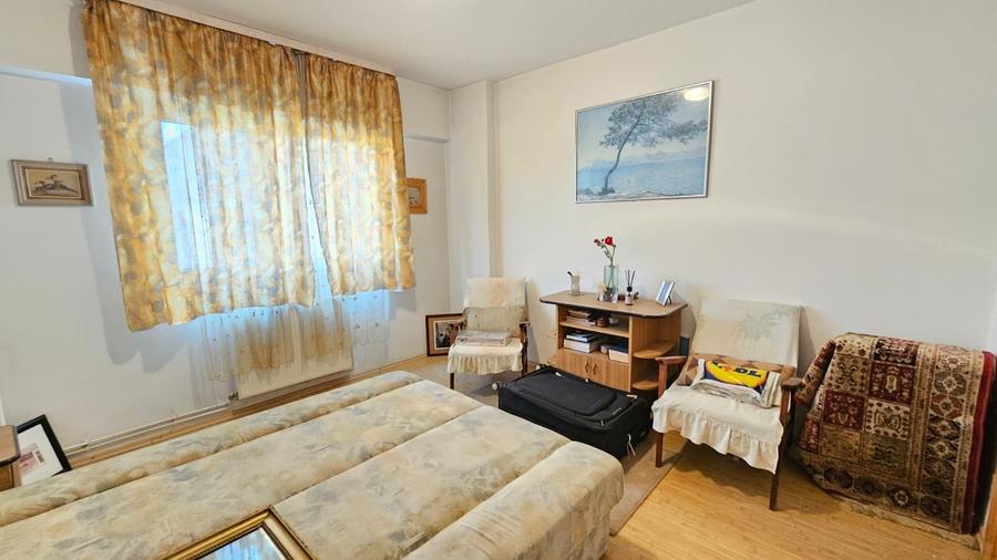 Apartament cu 3 camere decomandat în Centrul Civic