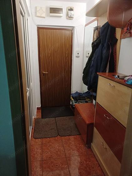 Apartament cu 4 camere semidecomandat în Gorjului