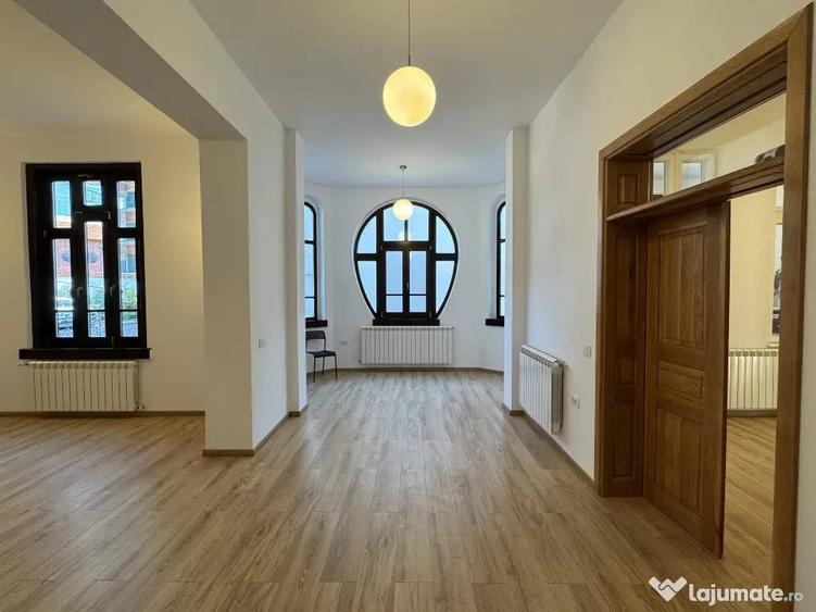 Casă cu 6 camere cu Teren 1000 Mp în Central