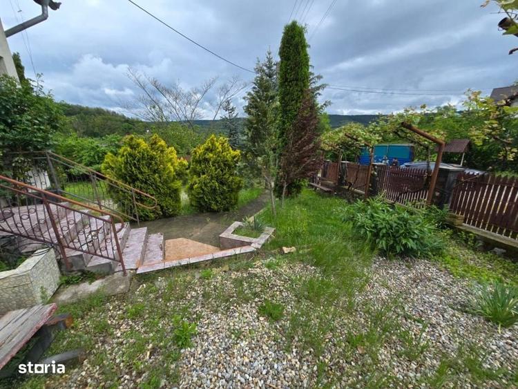 Casă cu 4 camere cu Teren 1210 Mp în Coșești