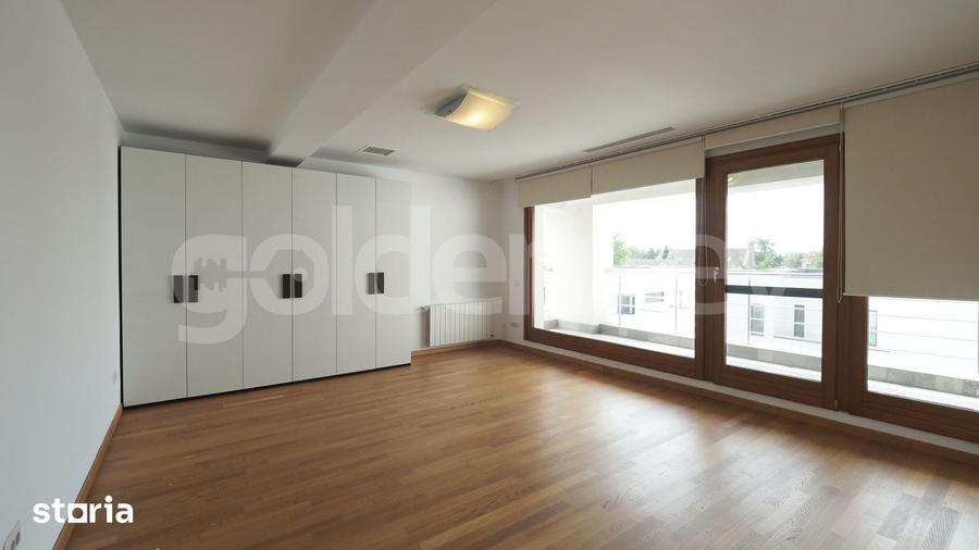 Casă cu 5 camere cu Teren 500 Mp în Central