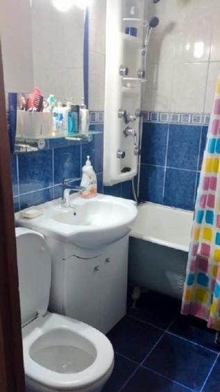 Apartament cu 3 camere semidecomandat în Florilor