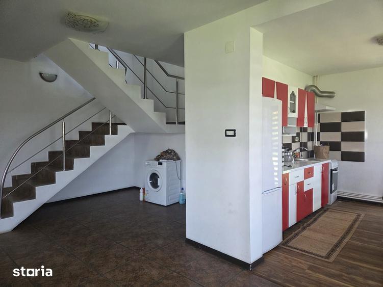 Casă cu 4 camere cu Teren 964 Mp în Țițești