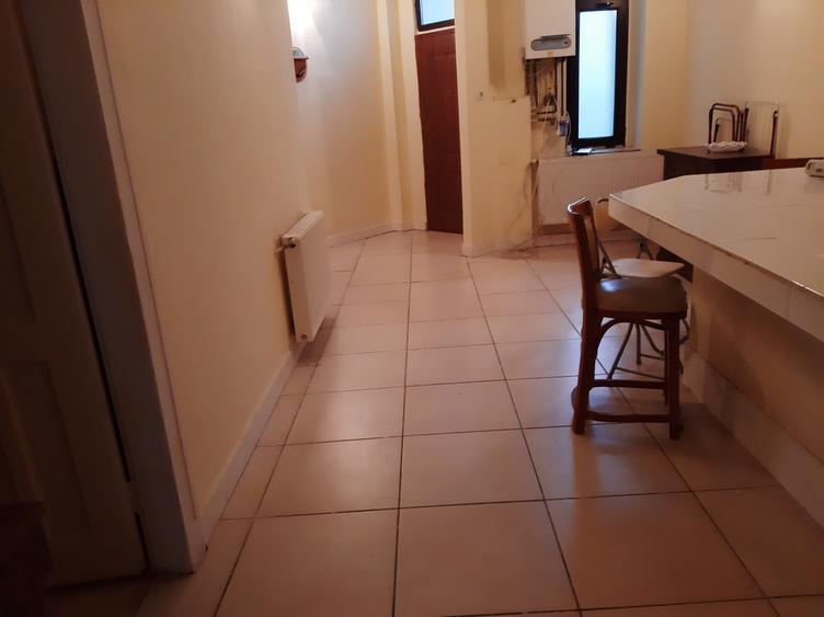 Vand apartament la casa 5 camere central Piata Catedralei - 12