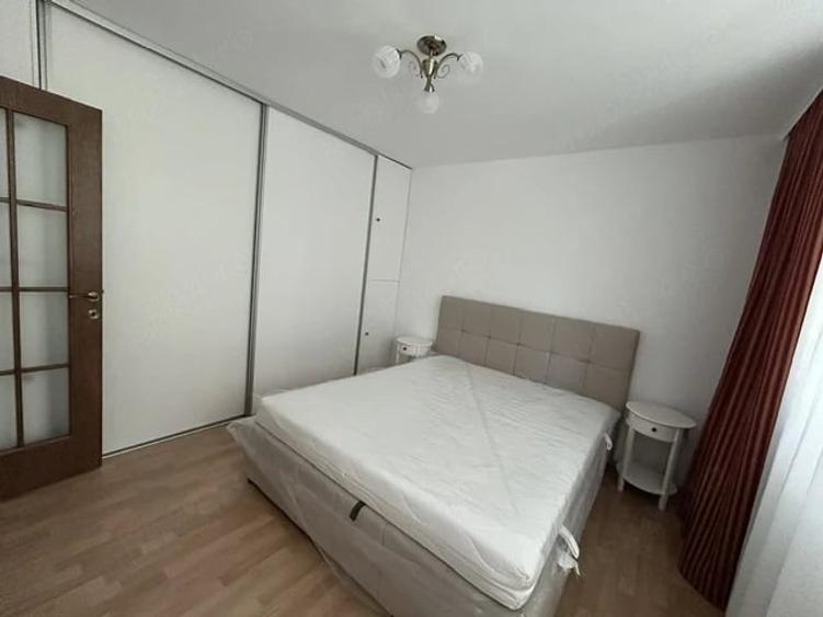 Apartament cu 3 camere decomandat în Drumul Taberei