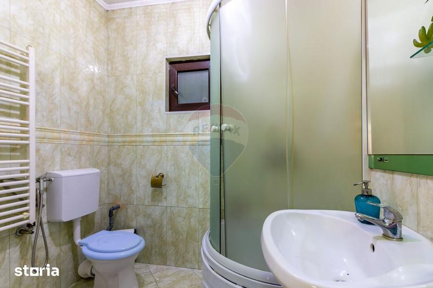 Casă cu 6 camere cu Teren 469 Mp în Central