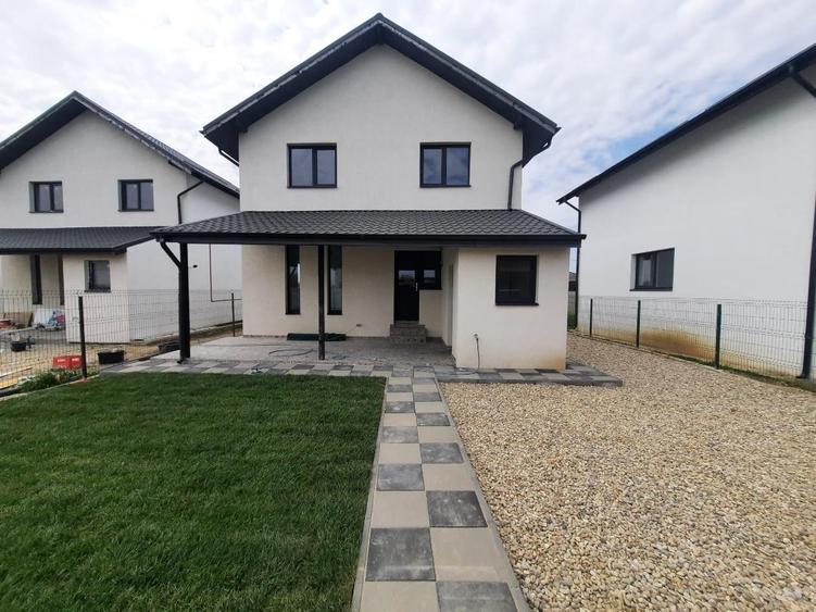Casă individuală cu 5 camere cu Teren 440 Mp în Săbăreni