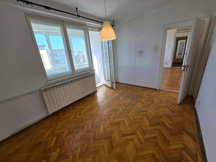 Apartament cu 3 camere decomandat în Gara de Nord