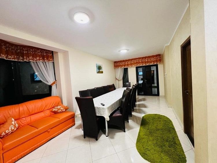Casă cu 9 camere cu Canalizare în Exterior Vest
