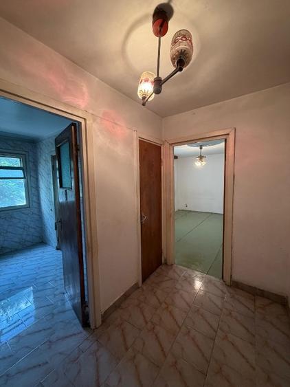 Apartament cu 3 camere semidecomandat în Gorjului