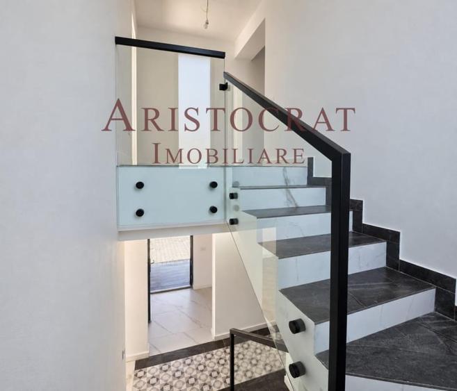 Casă cu 5 camere cu Teren 330 Mp în Corbeanca
