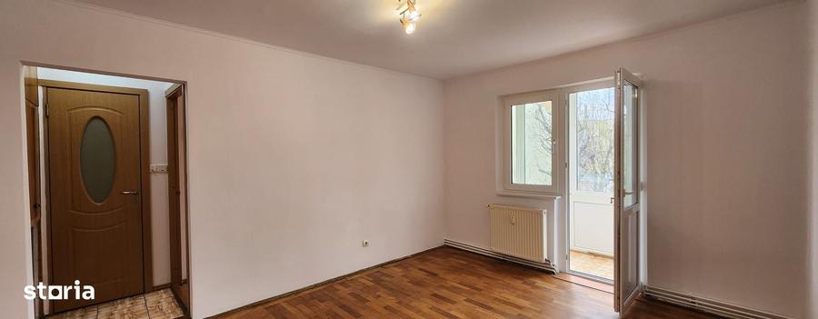 Apartament cu 2 camere semidecomandat în Centrul Civic