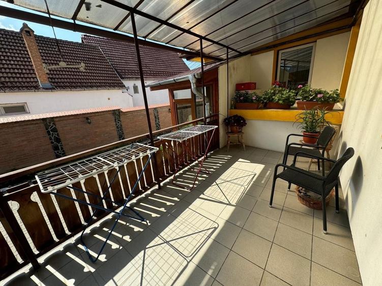 Casă individuală cu 4 camere cu Canalizare în Turnișor