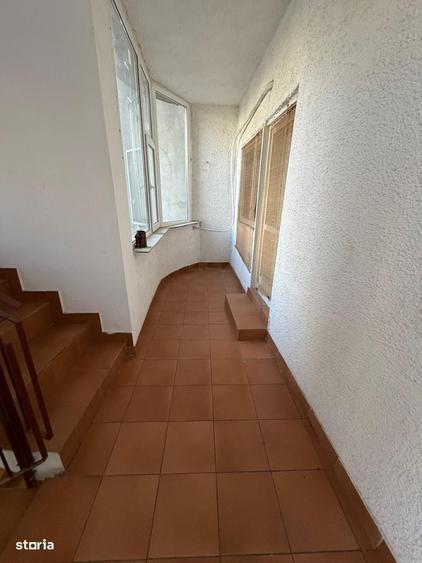 Casă cu 4 camere cu Teren 60 Mp în Vitan