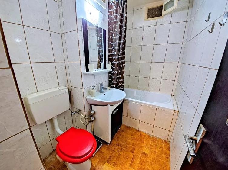Apartament cu 3 camere decomandat în Lidia