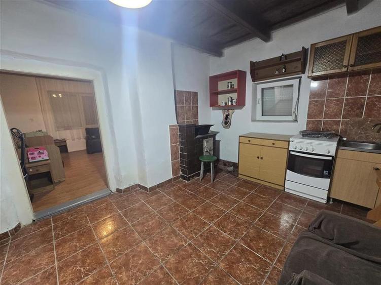 Casă cu 2 camere cu Teren 2685 Mp în Tăuteu