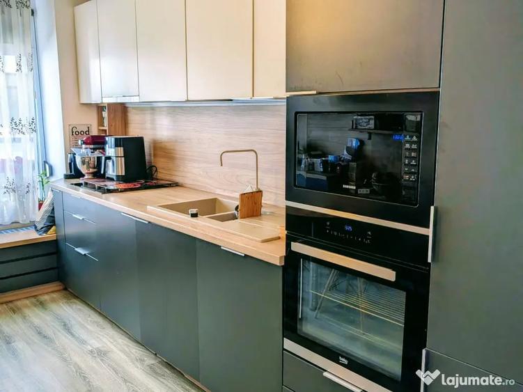 Apartament cu 4 camere decomandat în Floreasca