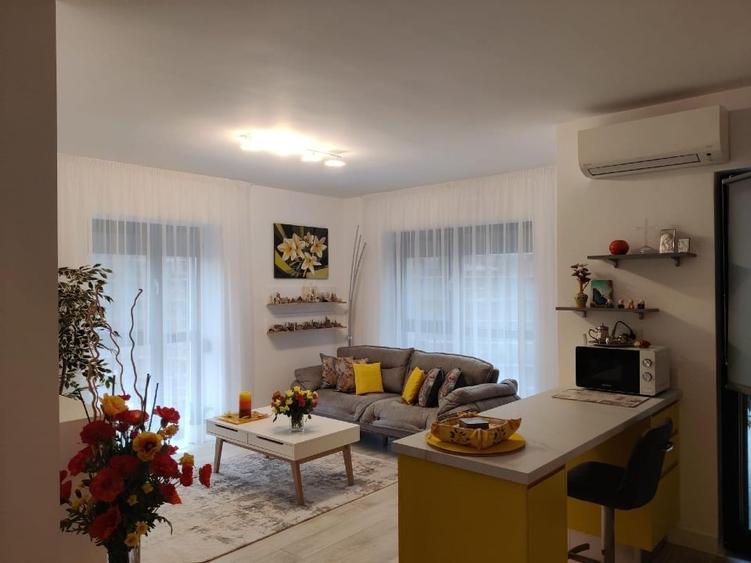 Apartament cu 3 camere semidecomandat, mobilat în P-ta Presei Libere