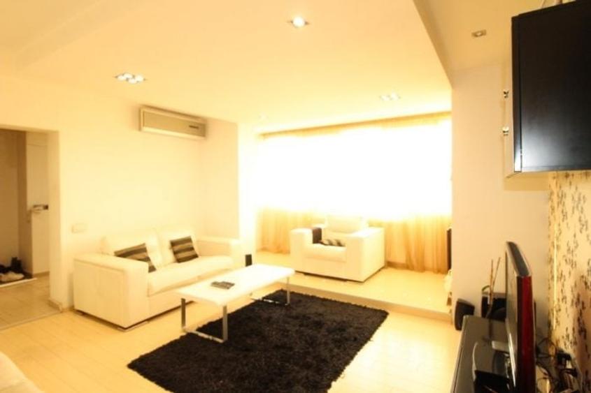 Apartament cu 3 camere semidecomandat, mobilat în Alexandru Obregia