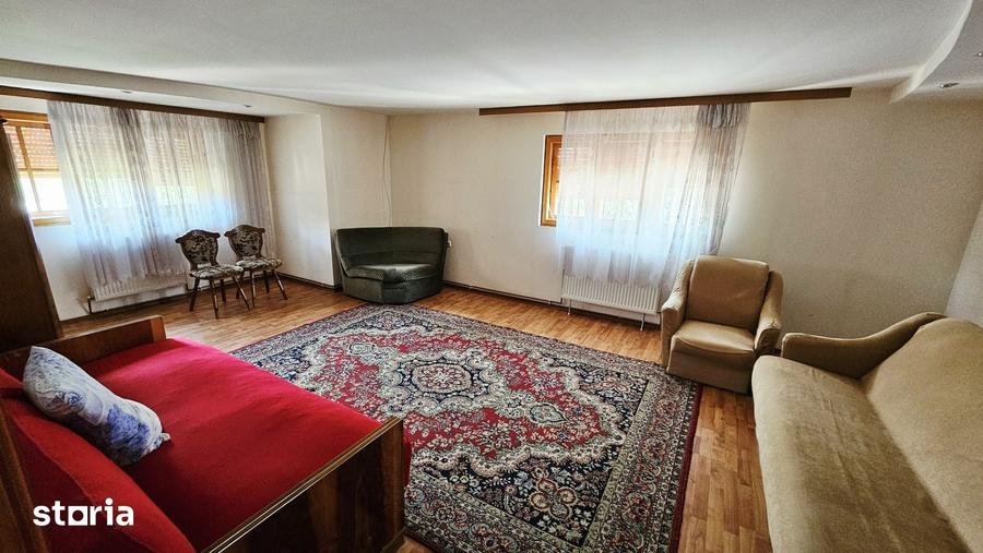 Casă cu 4 camere cu Teren 400 Mp în Central
