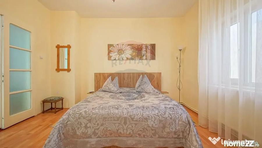 Casă cu 8 camere cu Teren 485 Mp în Central