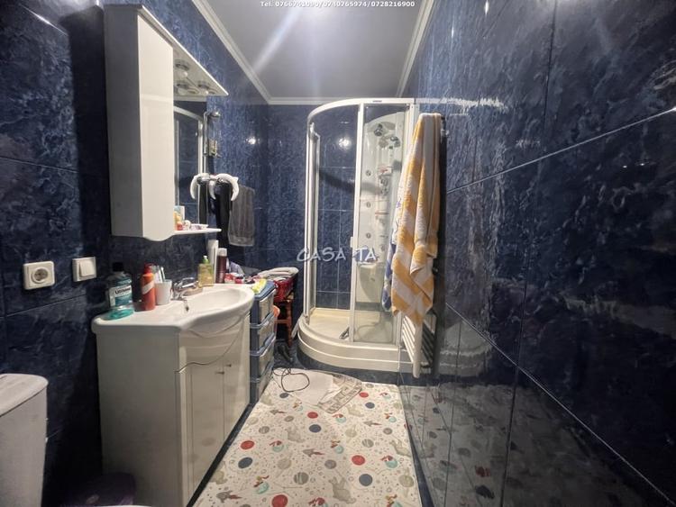 Casă cu 9 camere cu Canalizare în Central