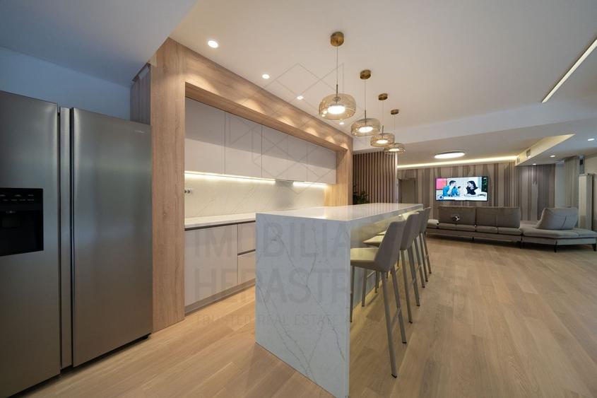 Apartament cu 4 camere decomandat, mobilat în Herăstrău