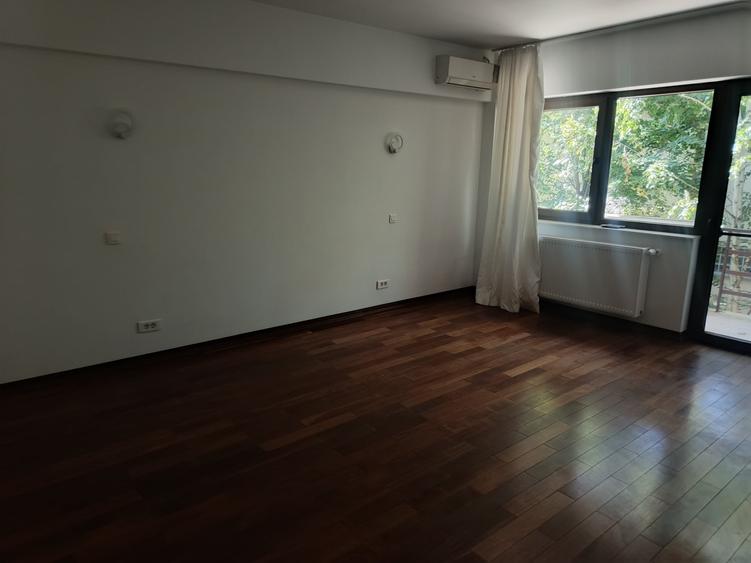 Casă individuală cu 4 camere cu Teren 400 Mp în Pipera