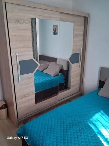 Apartament cu 3 camere semidecomandat, mobilat în Tomis Nord