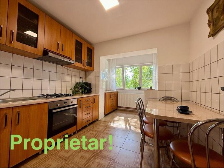 Apartament cu 3 camere decomandat în Aradului