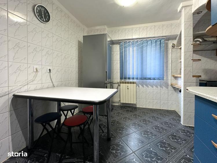 Apartament cu 3 camere, mobilat în Văcăresti