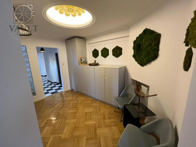 Apartament cu 4 camere decomandat, mobilat în Calea Victoriei