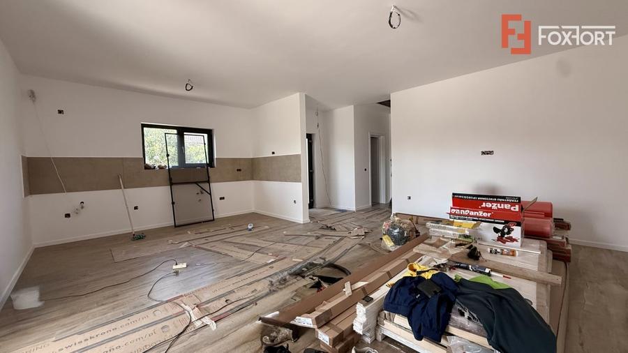 Duplex cu 3 camere cu Canalizare în Albina