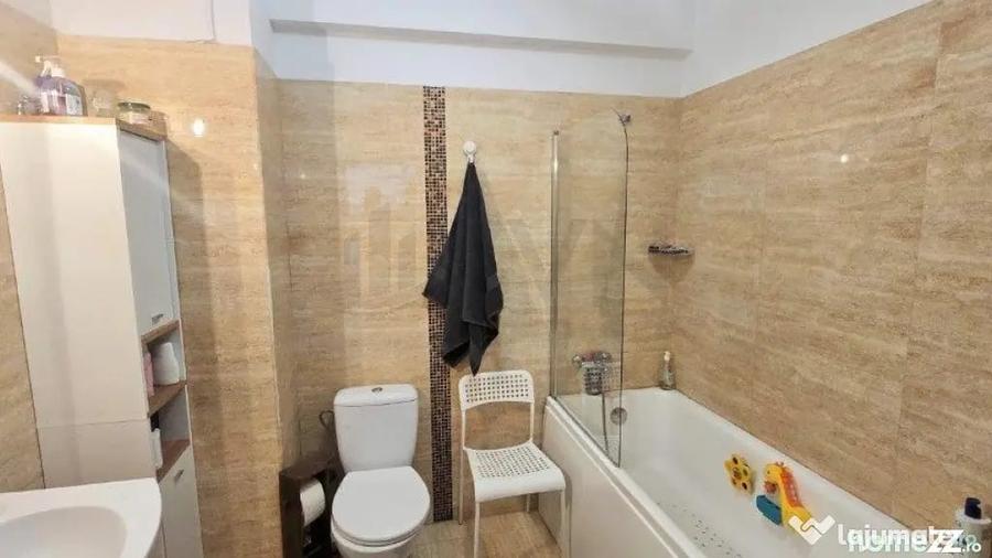 Apartament cu 3 camere decomandat în Jiului
