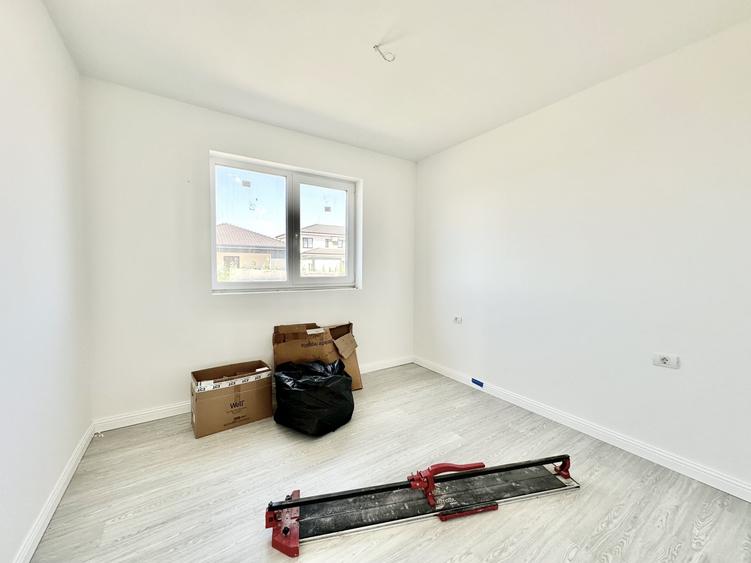 Duplex cu 4 camere cu Canalizare în Moșnița Veche