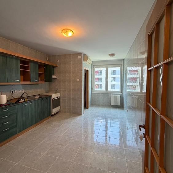 Apartament cu 3 camere decomandat în Calea Plevnei