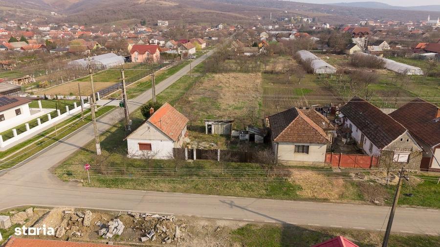 Casă cu 2 camere cu Teren 1570 Mp în Cuvin