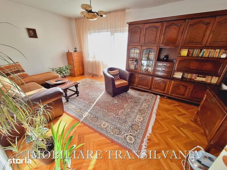 Apartament cu 4 camere decomandat în Central