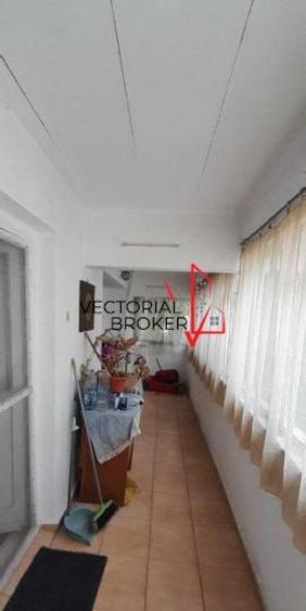 Apartament cu 4 camere semidecomandat în Iancului