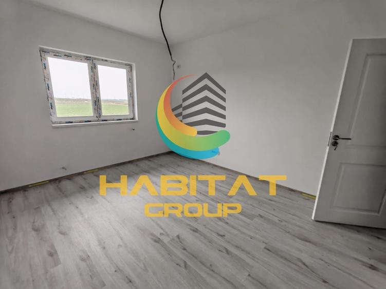 Duplex cu 4 camere cu Canalizare în Exterior Est