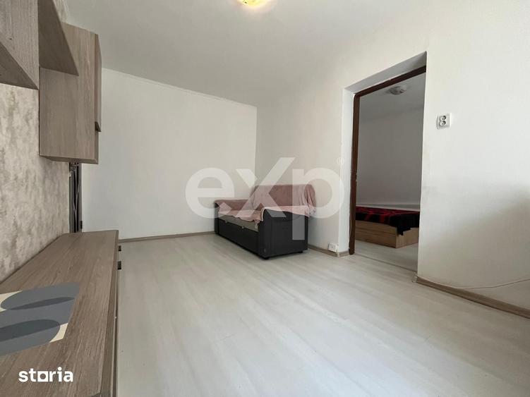 Vanzare 2 camere mobilat si utilat parter central Gaesti - 1