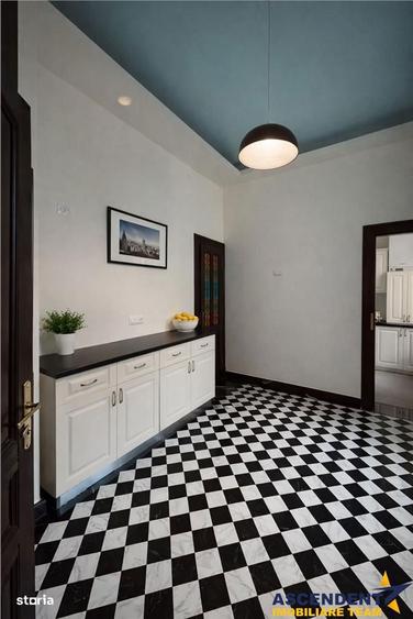 Apartament cu 3 camere decomandat în Noua
