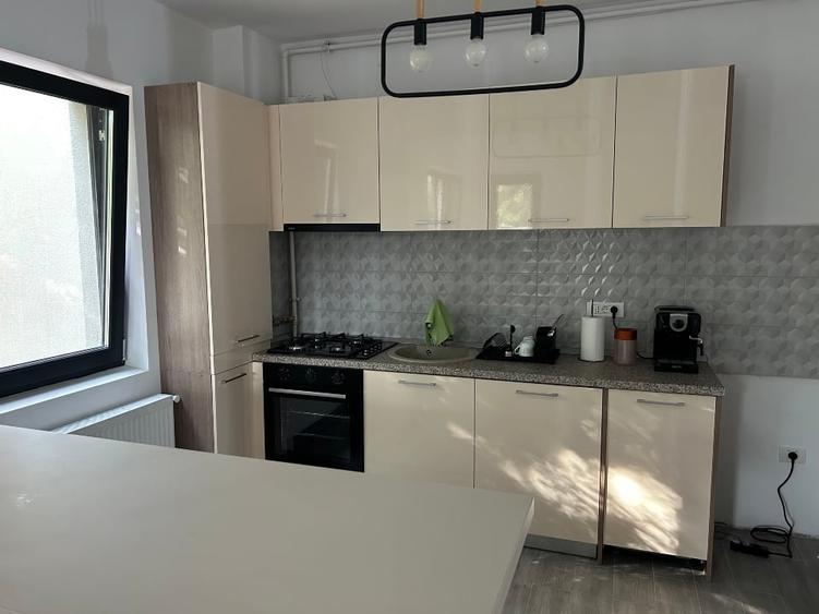 Apartament cu 2 camere semidecomandat, mobilat în Nord