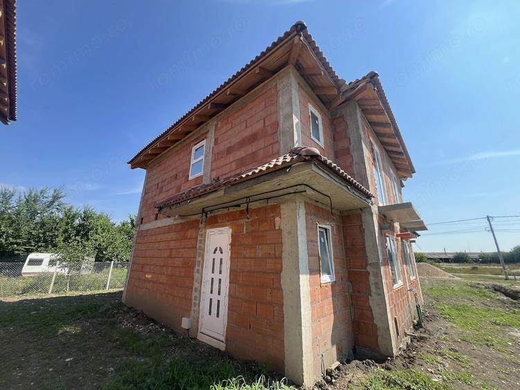 Casă cu 3 camere cu Teren 150 Mp în Remetea Mare