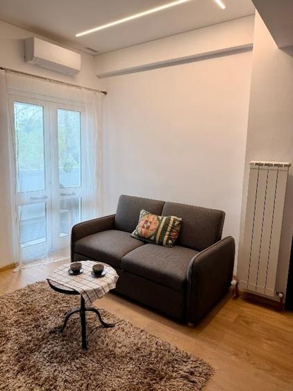 Apartament cu 2 camere semidecomandat, mobilat în Calea Victoriei