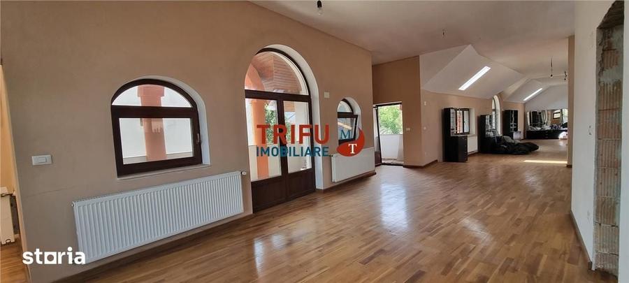 Casă cu 10 camere cu Teren 720 Mp în Lipoveni