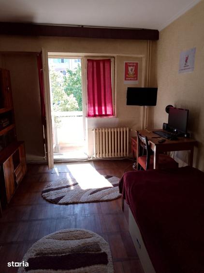 Apartament cu 3 camere decomandat în Călărași