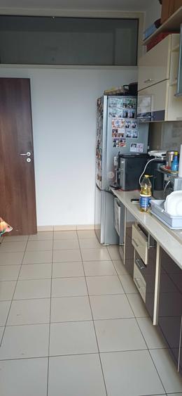 Apartament cu 3 camere semidecomandat în Dobroești